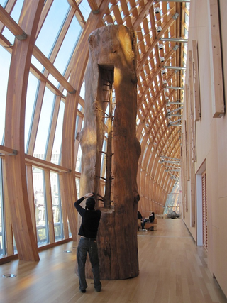 Illustration for article titled Giuseppe Penone's Hidden Life Within Shows Off A Tree Within A Tree